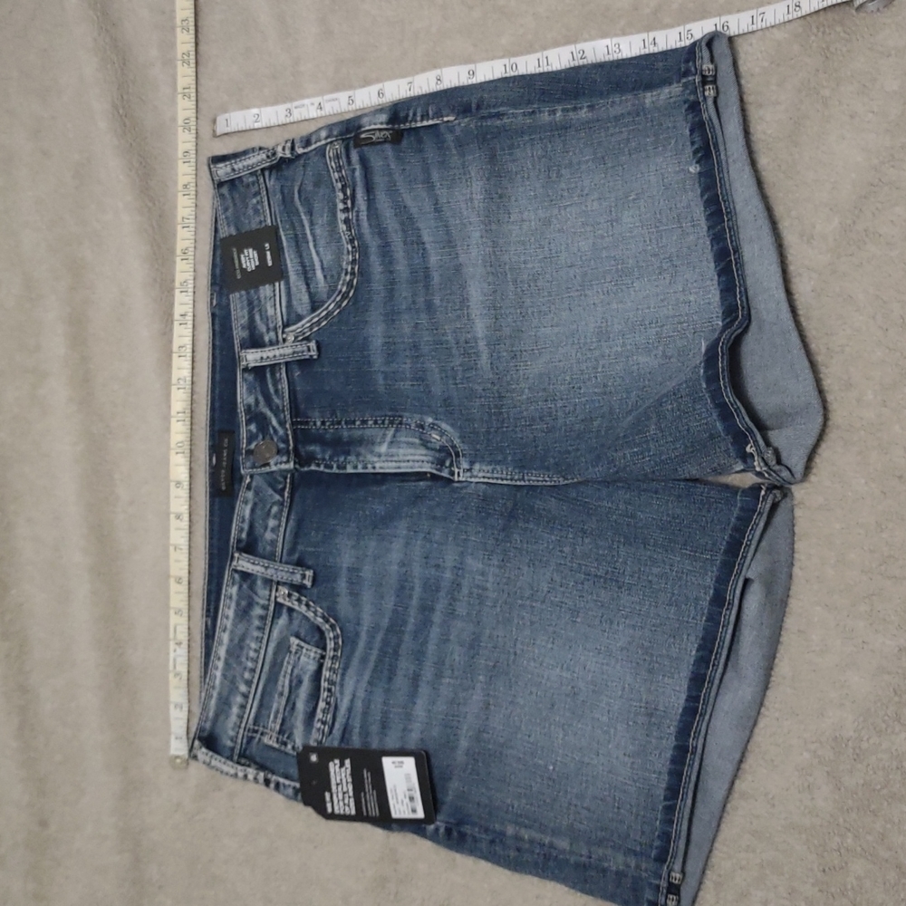 BNWT Silver Jeans shorts 18 plus size Avery Curvy Fit High Rise Eco Friendly